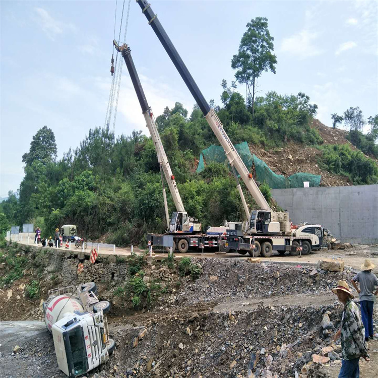 九江濂溪汽车掉沟里叫吊车救援要多少钱